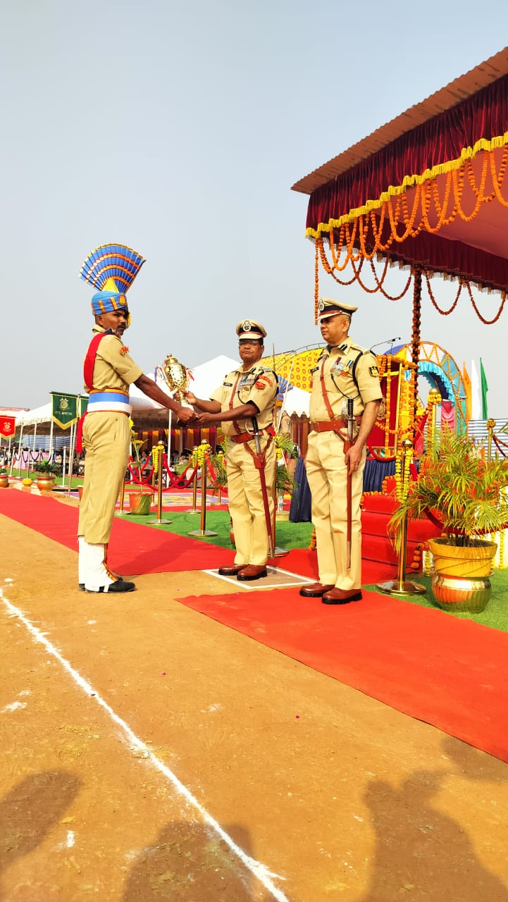 सीआरपीएफ जवानों के 14वे बैच ने किया दीक्षांत परेड का भव्य आयोजन